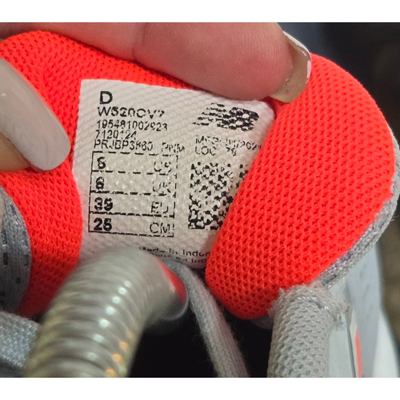 New Balance 520 V7  2021 Gray Running Shoes Sneakers Womens Sz. 8 D - Picture 7 of 8